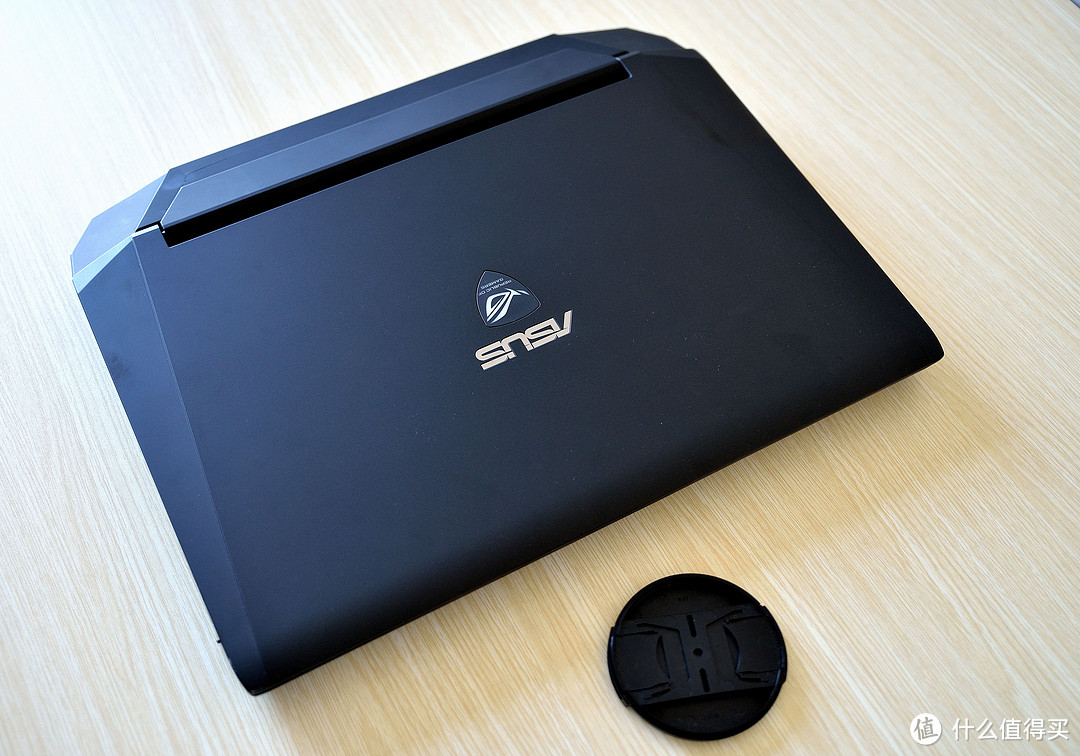 ASUS 华硕 G750JS 游戏本外壳损坏及更换