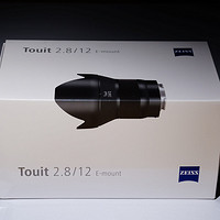 蔡司 Touit 12mm F2.8 定焦镜头外观展示(机身|遮光罩|镜头盖)