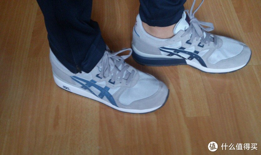 神速到达的 ASICS 亚瑟士 Men's Gel Epirus 复古慢跑鞋