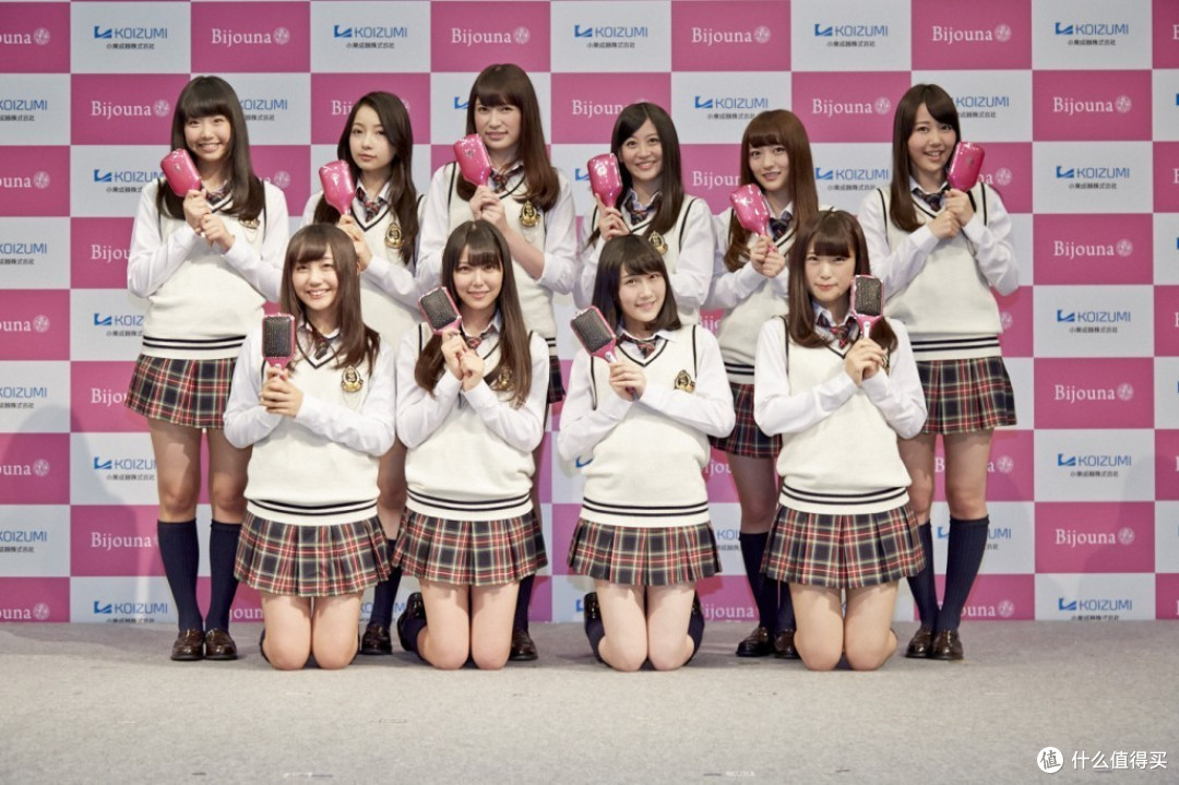对抗秋冬毛躁掉发:Bijouna 推出 KBE-2800 声波震动按摩梳 NMB48 代言