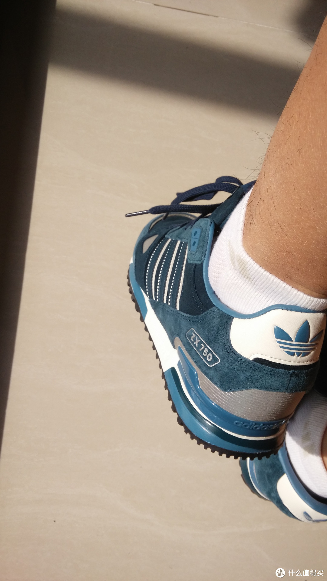 再次英淘Size？直邮 adidas 阿迪达斯 zx750 男款运动鞋