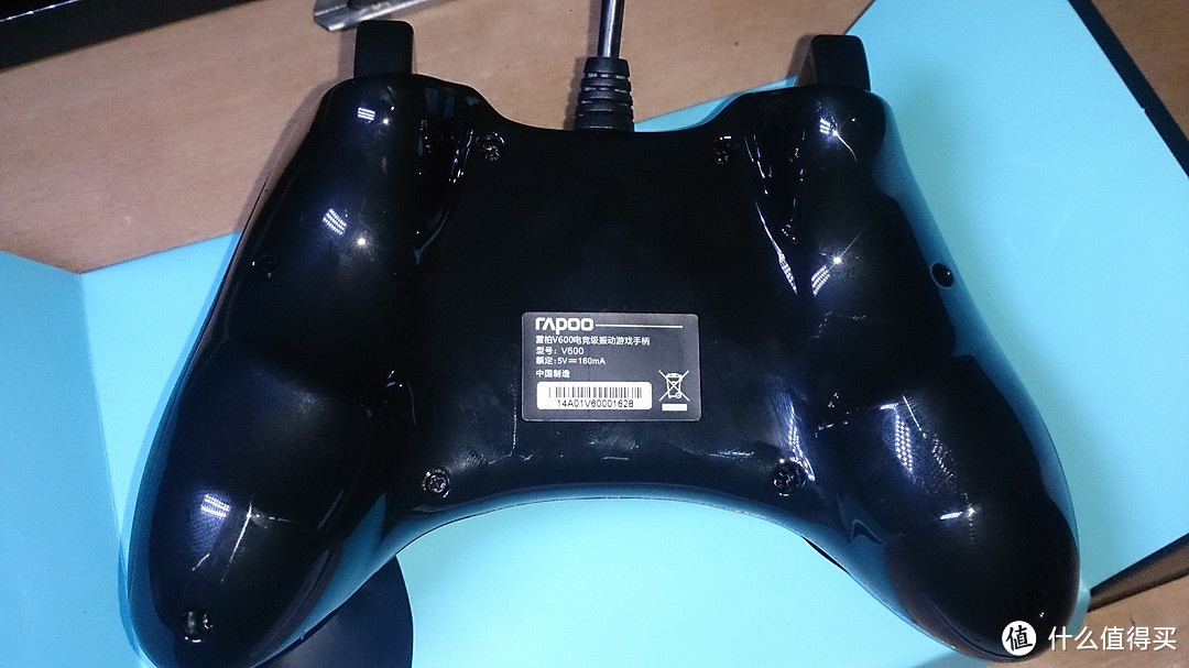 标上“电竞级”的手柄：RAPOO 雷柏 v600 电竞级振动游戏手柄 简单开箱
