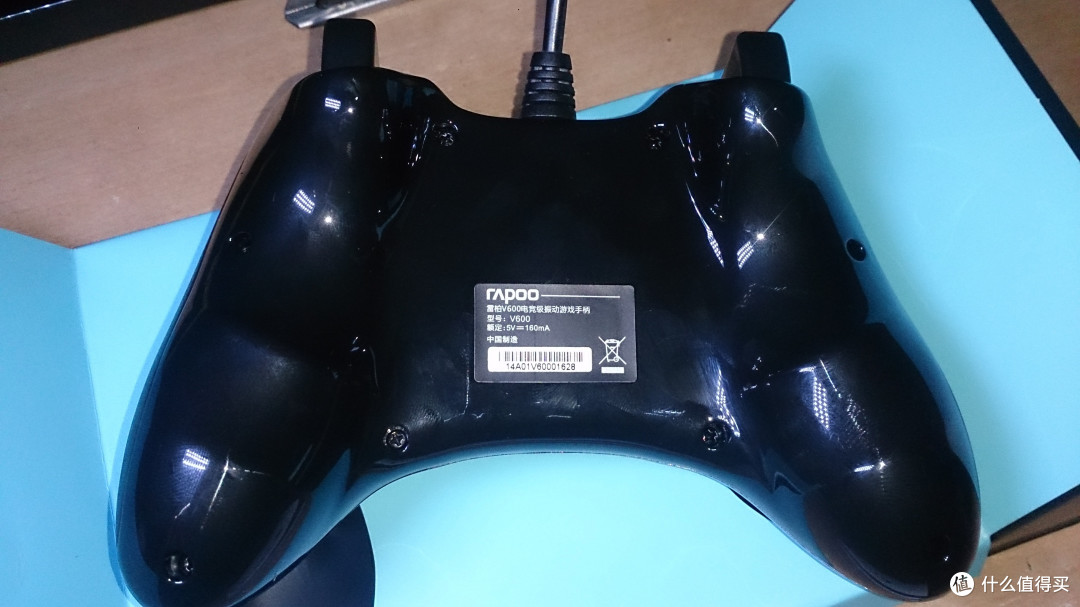 标上“电竞级”的手柄:RAPOO 雷柏 v600 电竞级振动游戏手柄 简单开箱