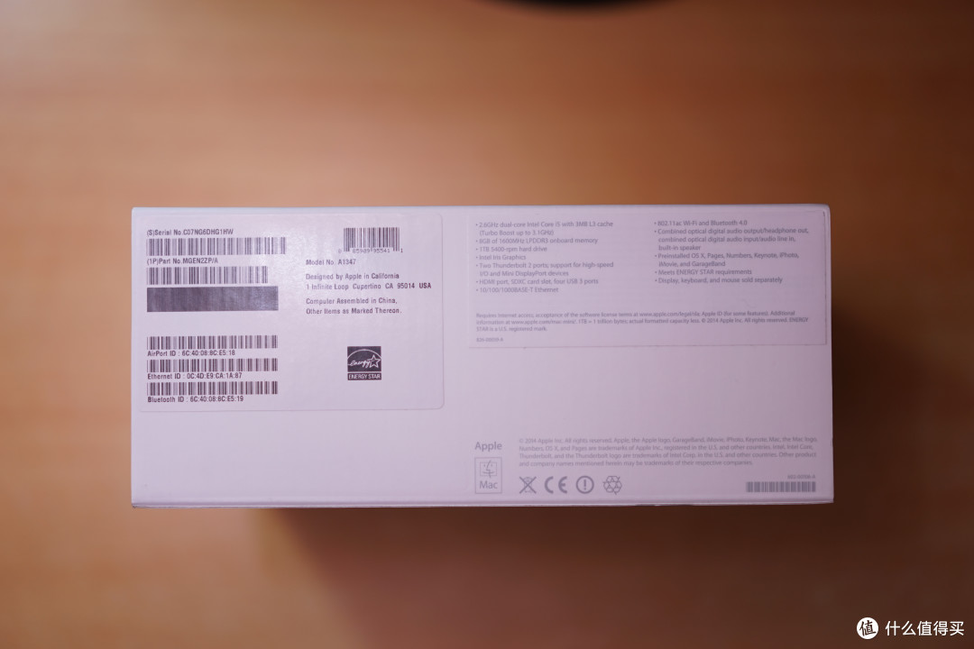 包装侧面显示产品信息,型号和硬件信息.