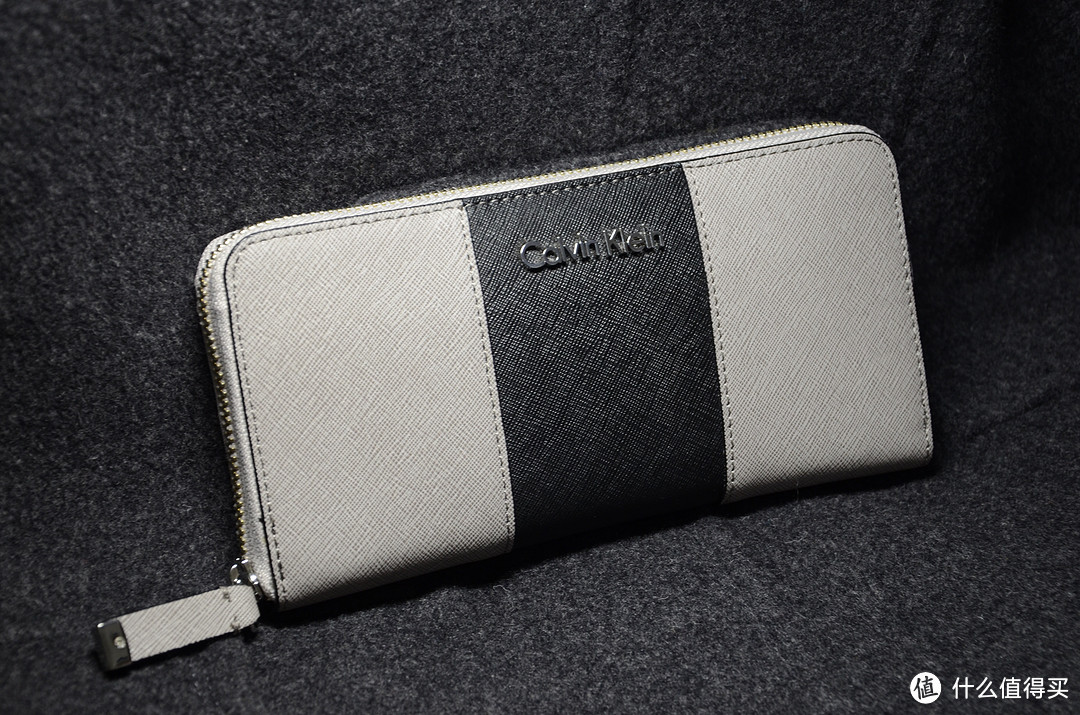 首试美亚直邮：Calvin Klein Saffiano Leather Zip Wallet 女款长款钱包