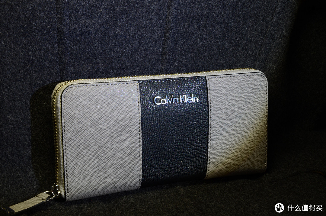 首试美亚直邮：Calvin Klein Saffiano Leather Zip Wallet 女款长款钱包