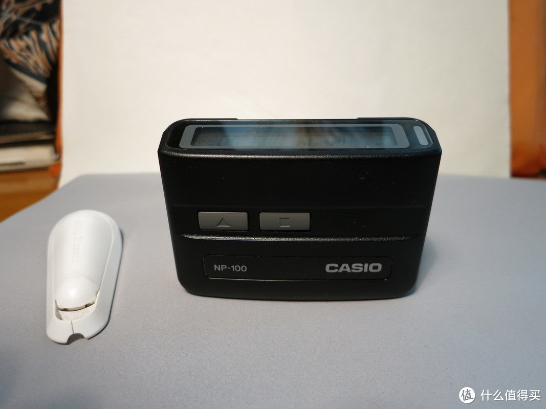 【怀旧族】“请帮我呼XXXX，让他速回电话”：CASIO 卡西欧 NP-100 寻呼机