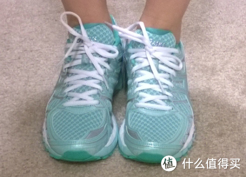 清新薄荷绿：ASICS GEL-Kayano 20 女款跑鞋，小媳妇友情出镜