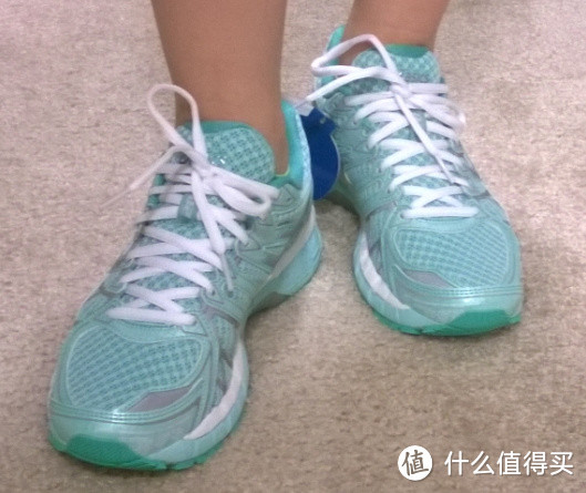 清新薄荷绿：ASICS GEL-Kayano 20 女款跑鞋，小媳妇友情出镜