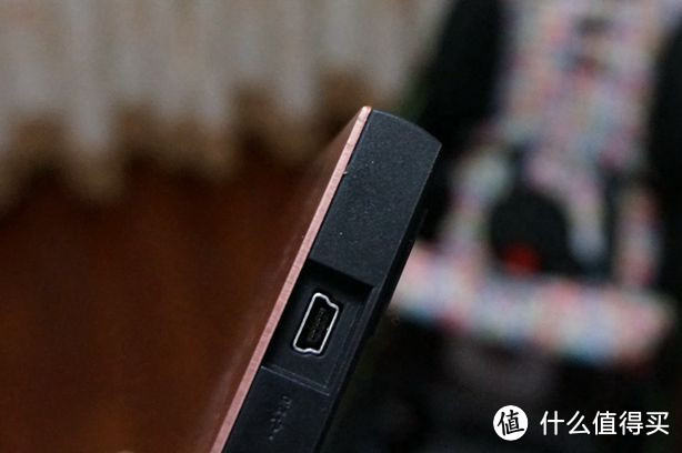 USB2.0接口，这时代明显应该直接3.0