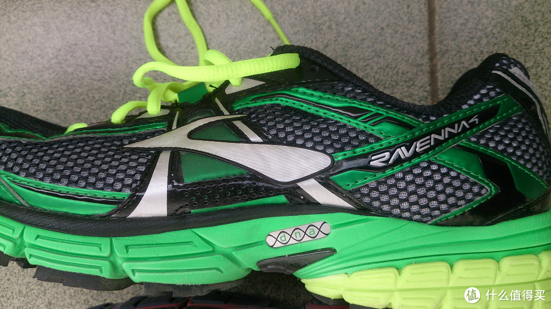 黑暗里的绿色妖精：Brooks Ravenna 4 指导系跑步鞋