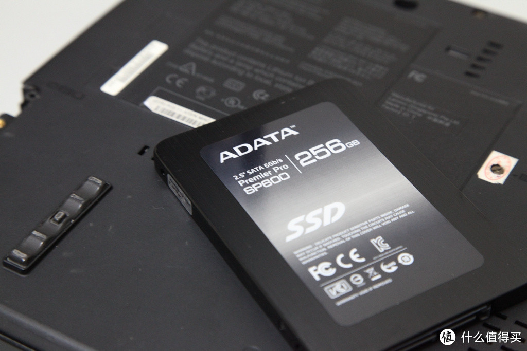 老笔记本升级SSD：ADATA 威刚的SP600 256G SSD固态硬盘