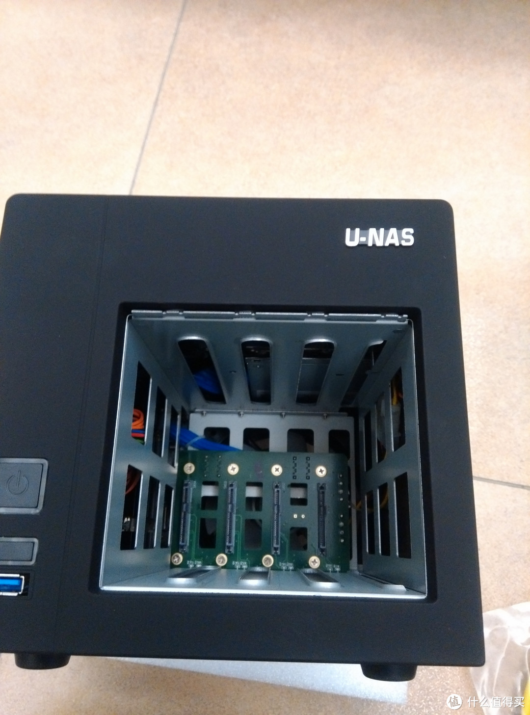 屌丝级NAS整机方案：万由 U-NAS Home NAS 4Bay 网络存储 & 黑群晖4528安装