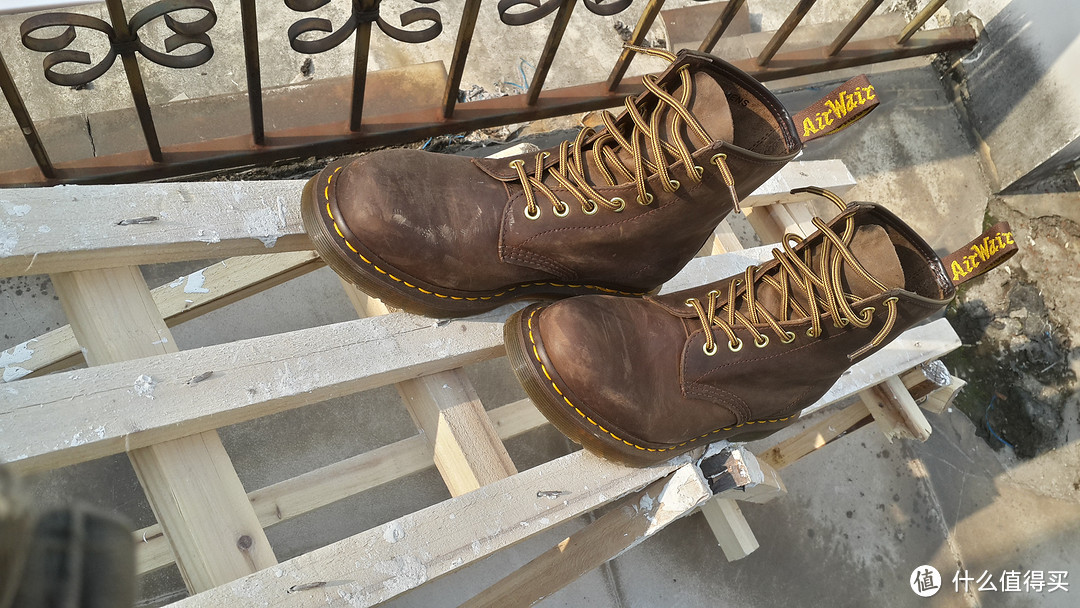 Dr. Martens 1460 Re-Invented Aztec Crazyhorse Leather 男款马丁靴