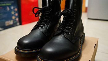 穿靴子的黑马胖子：Dr. Martens 1460 Re-Invented 8孔马丁靴