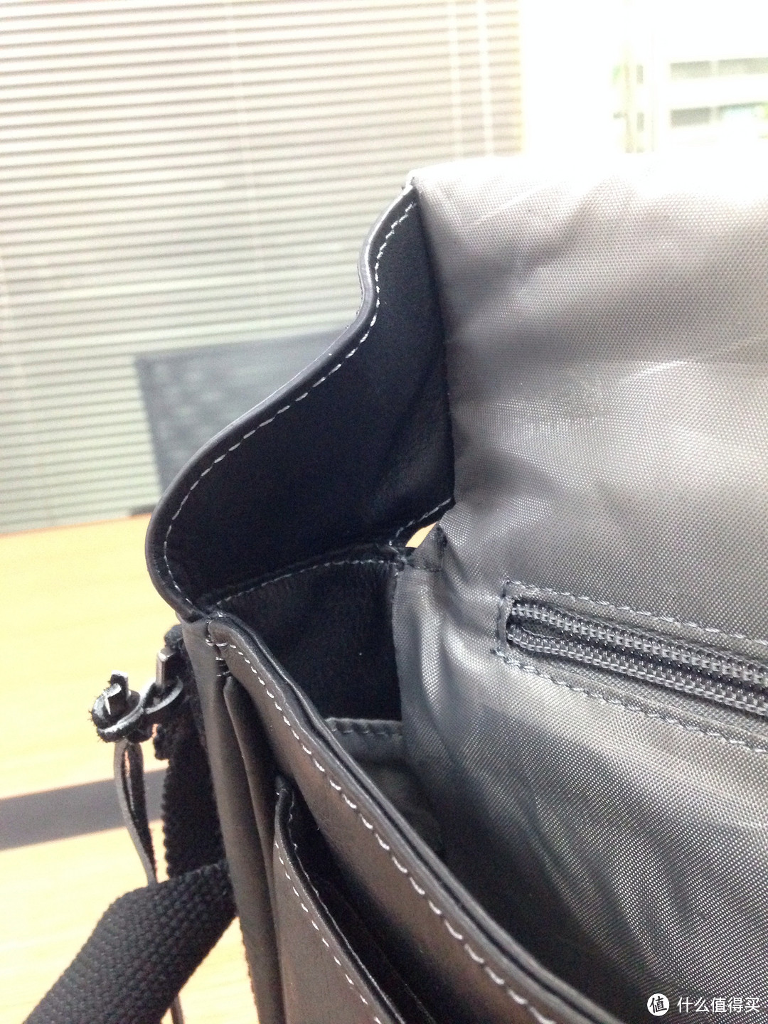 Kenneth Cole 15寸 男士邮差包 Risky Business Messenger Bag