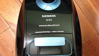 家居清洁的新选择：SIEMENS 西门子 VSQ5X1230 卧式吸尘器