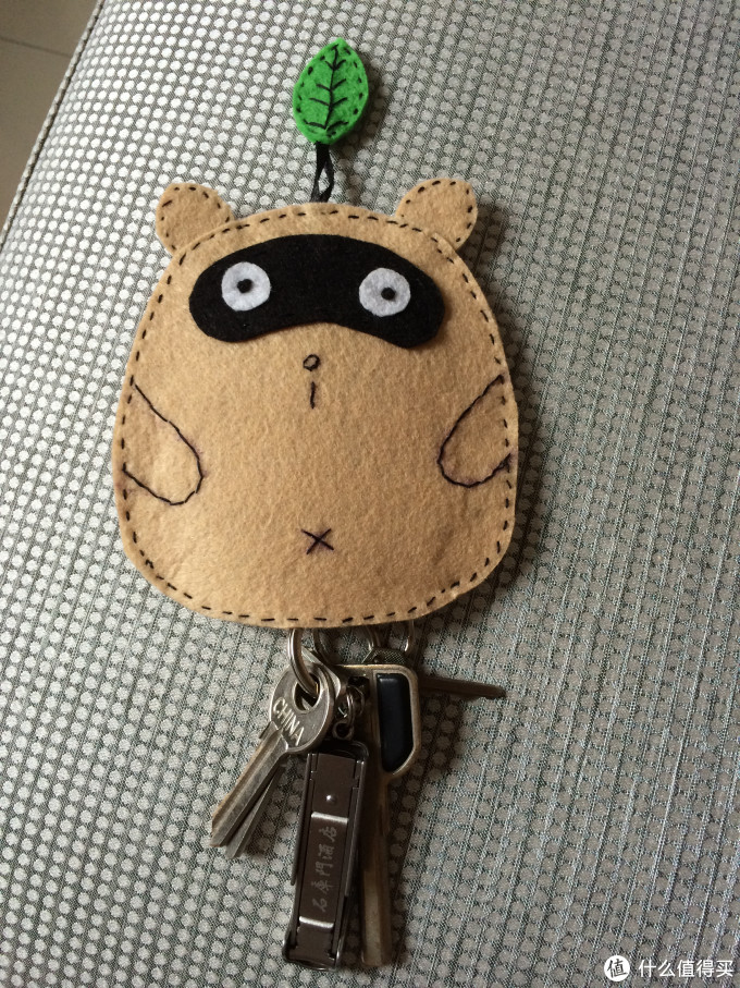 不织布纯手工diy制作 篇二:猫头鹰手包 浣熊钥匙包_diy玩具_什么值得