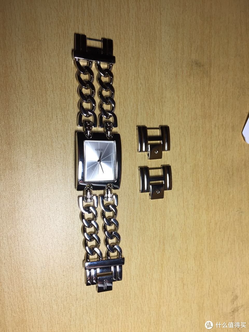 GUESS G75916L Brilliance on Links Silver-Tone 方形时装手链表