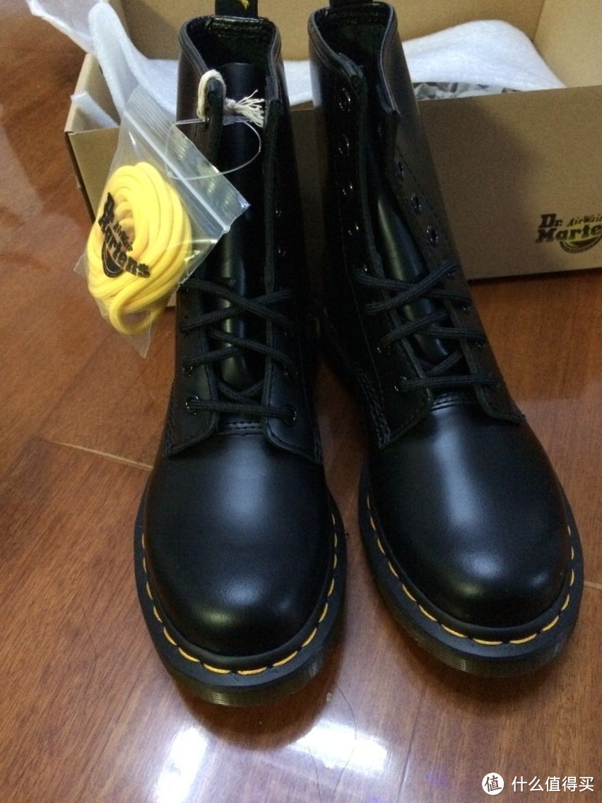 Dr. Martens Eye Lace-Up Boot 女款马丁靴