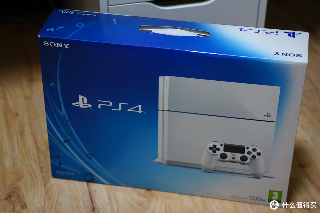 英亚直邮白色SONY 索尼 PlayStation 4 游戏主机