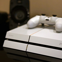 英亚直邮白色SONY 索尼 PlayStation 4 游戏主机