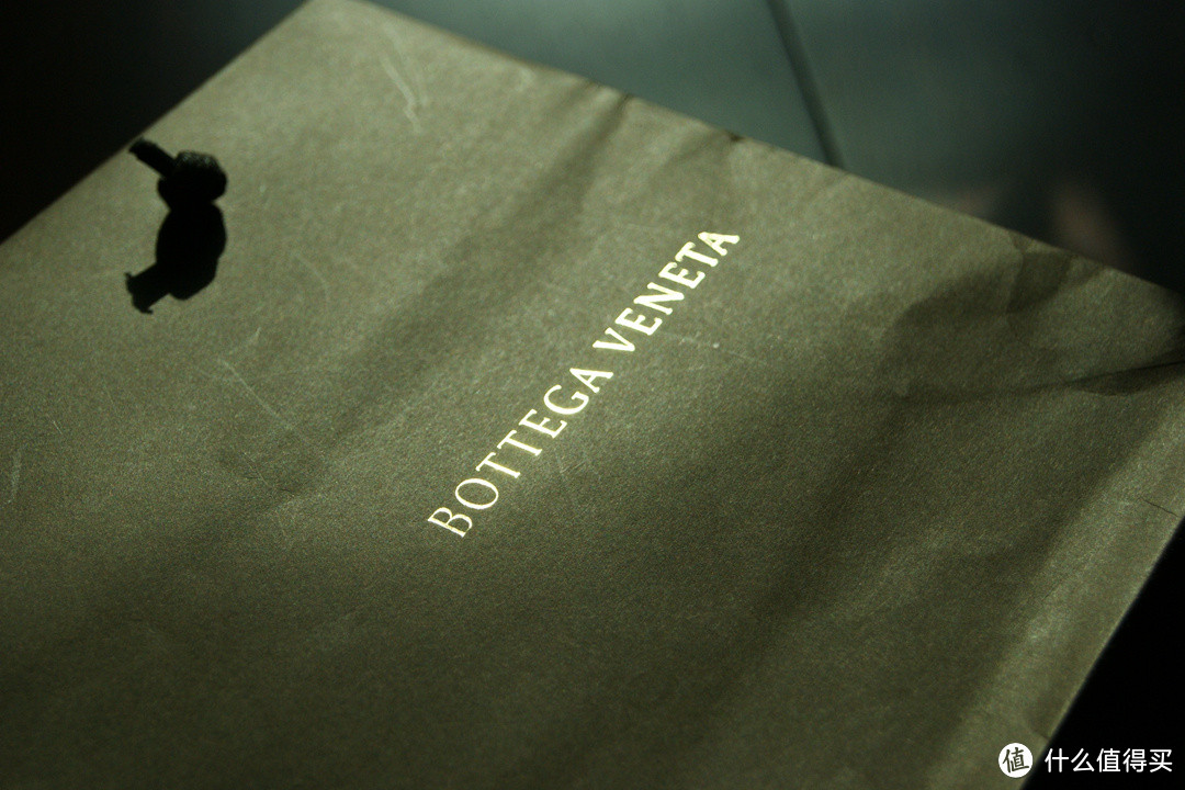 冬日里的温暖：Bottega Veneta 男士黑色编织软质小羊皮手套