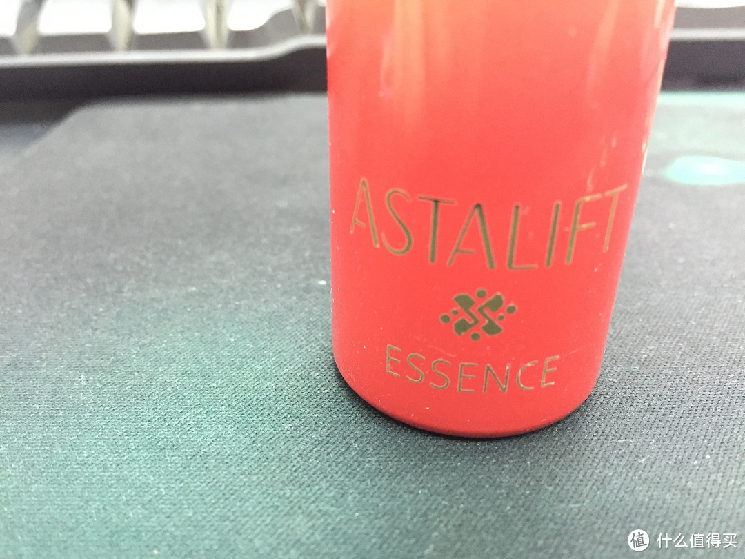 来自霓虹国的骚红 ASTALIFT 艾诗缇 凝致精华素 30ml