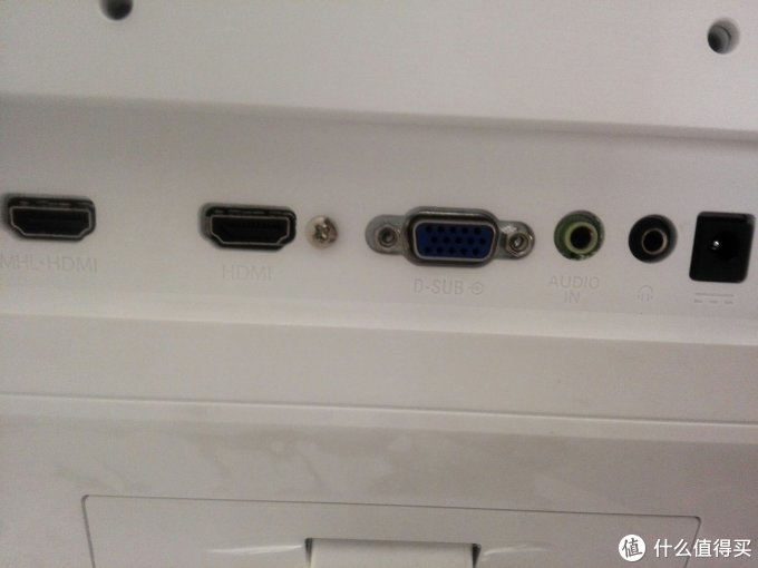 2个HDMI，MHL，耳机，音频，vga