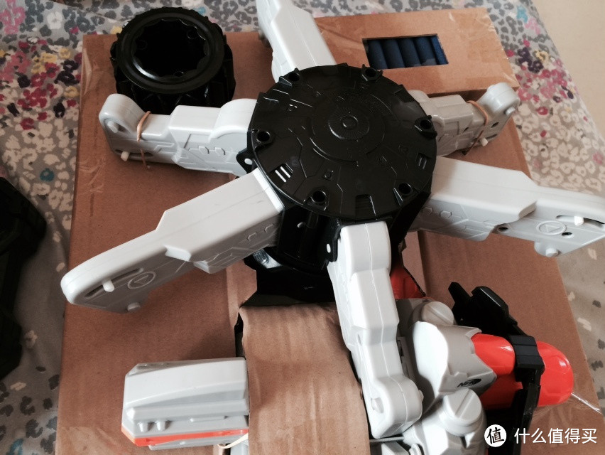 移动堡垒：Hasbro 孩之宝 Nerf TerraDrone 遥控战斗机械生物 六足机器人