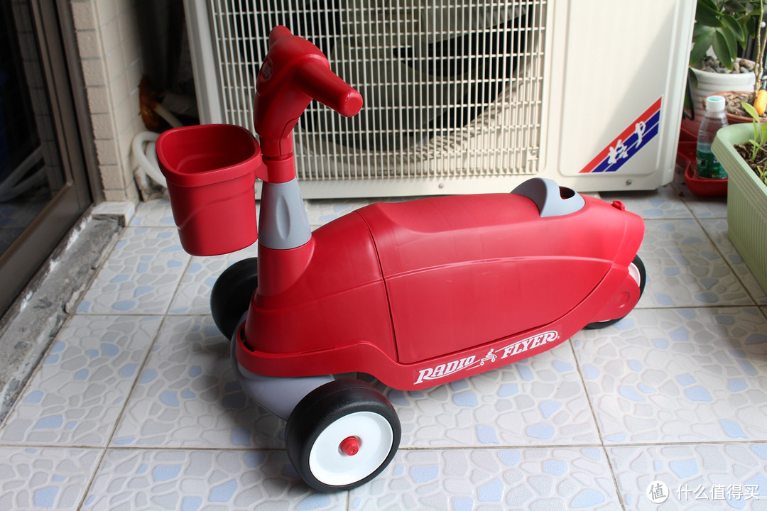 宝宝新礼物，红色小车车：Radio Flyer Ride 2 Glide Ride On 二合一滑板车