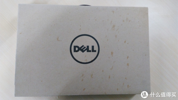 下了小雨,纸盒子有些打湿 下了小雨,纸盒子有些打湿