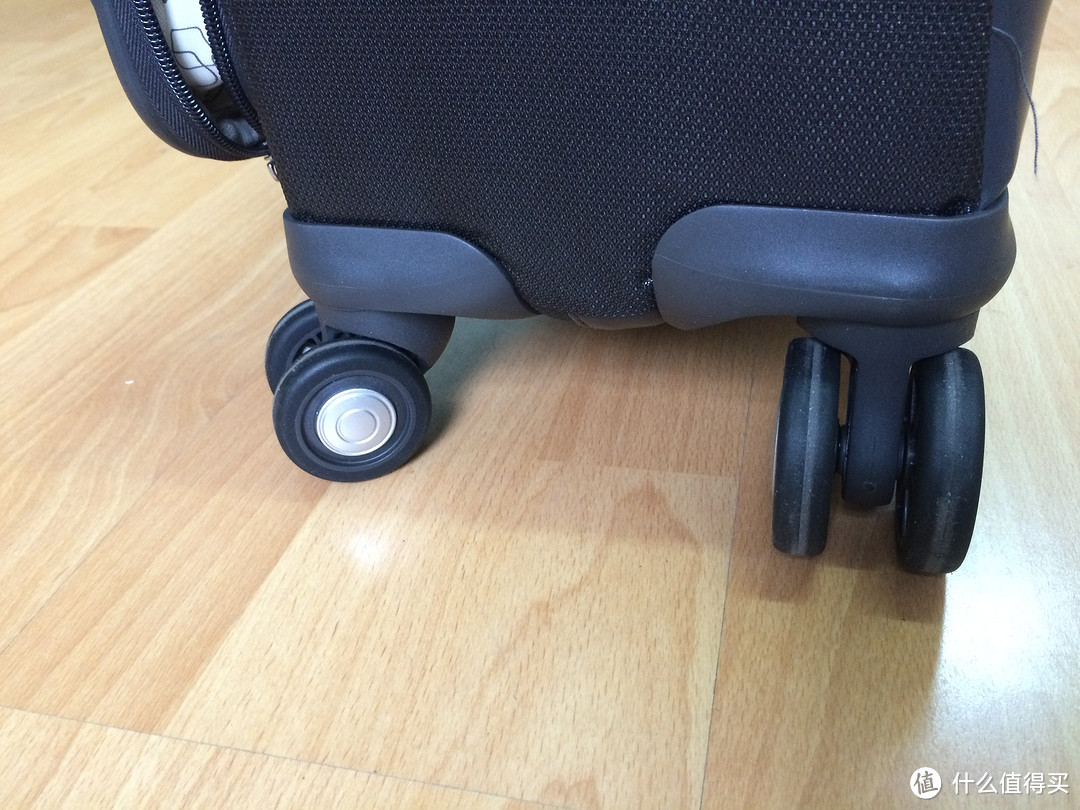 Samsonite 新秀丽 美官网购入：Samsonite Luggage Hyperspace Spinner 万向轮拉杆箱