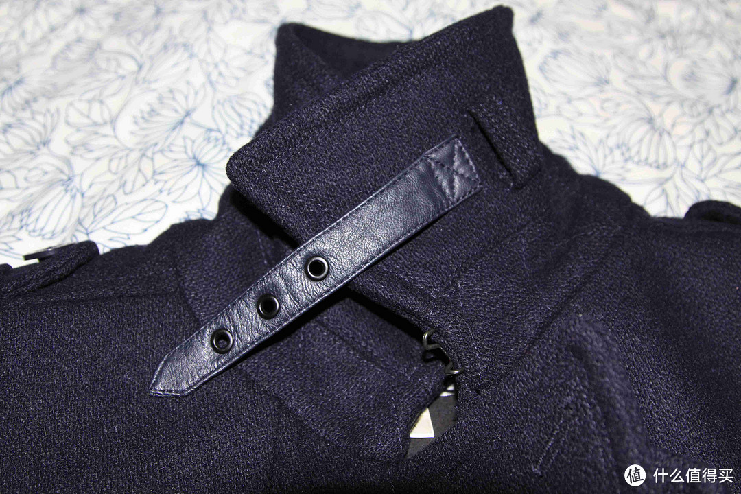 图16 领口皮带设计