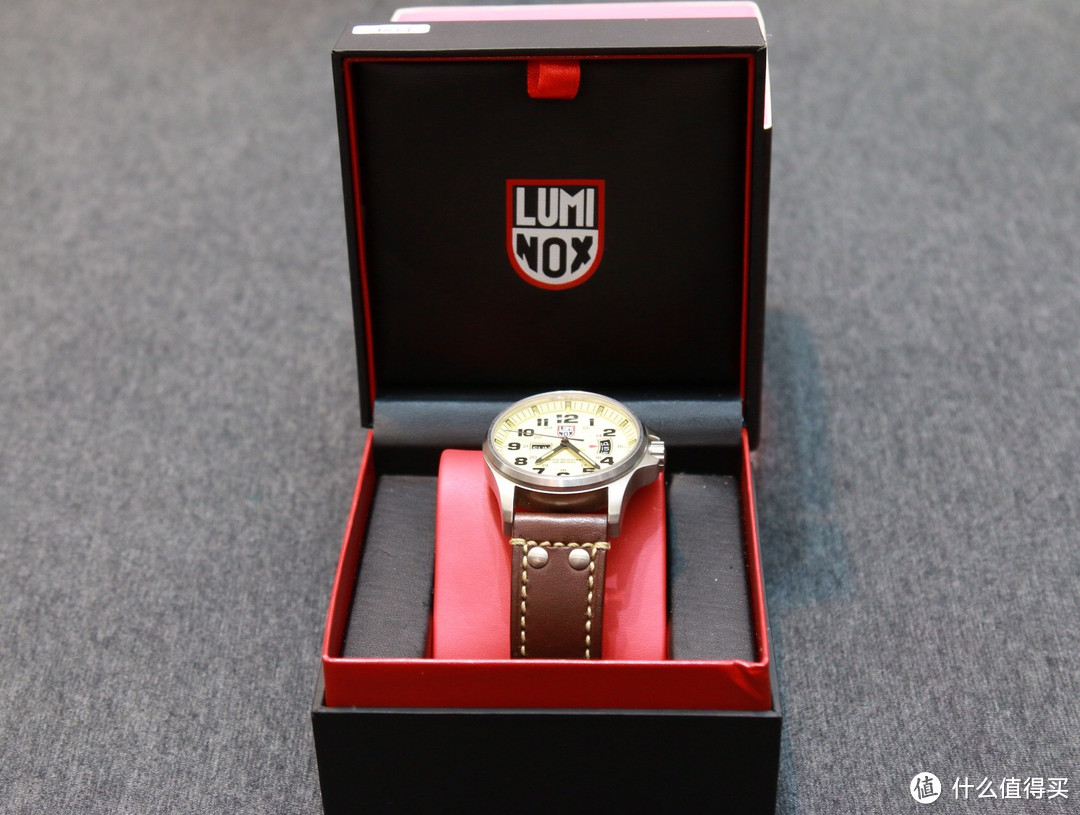 黑夜中的绅士：LUMINOX 鲁美诺斯 1827 男款腕表