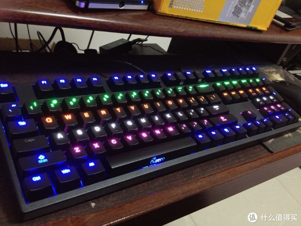 机械键盘里的杀马特：DUCKY 魔力鸭 2108S 混光版 机械键盘 红轴