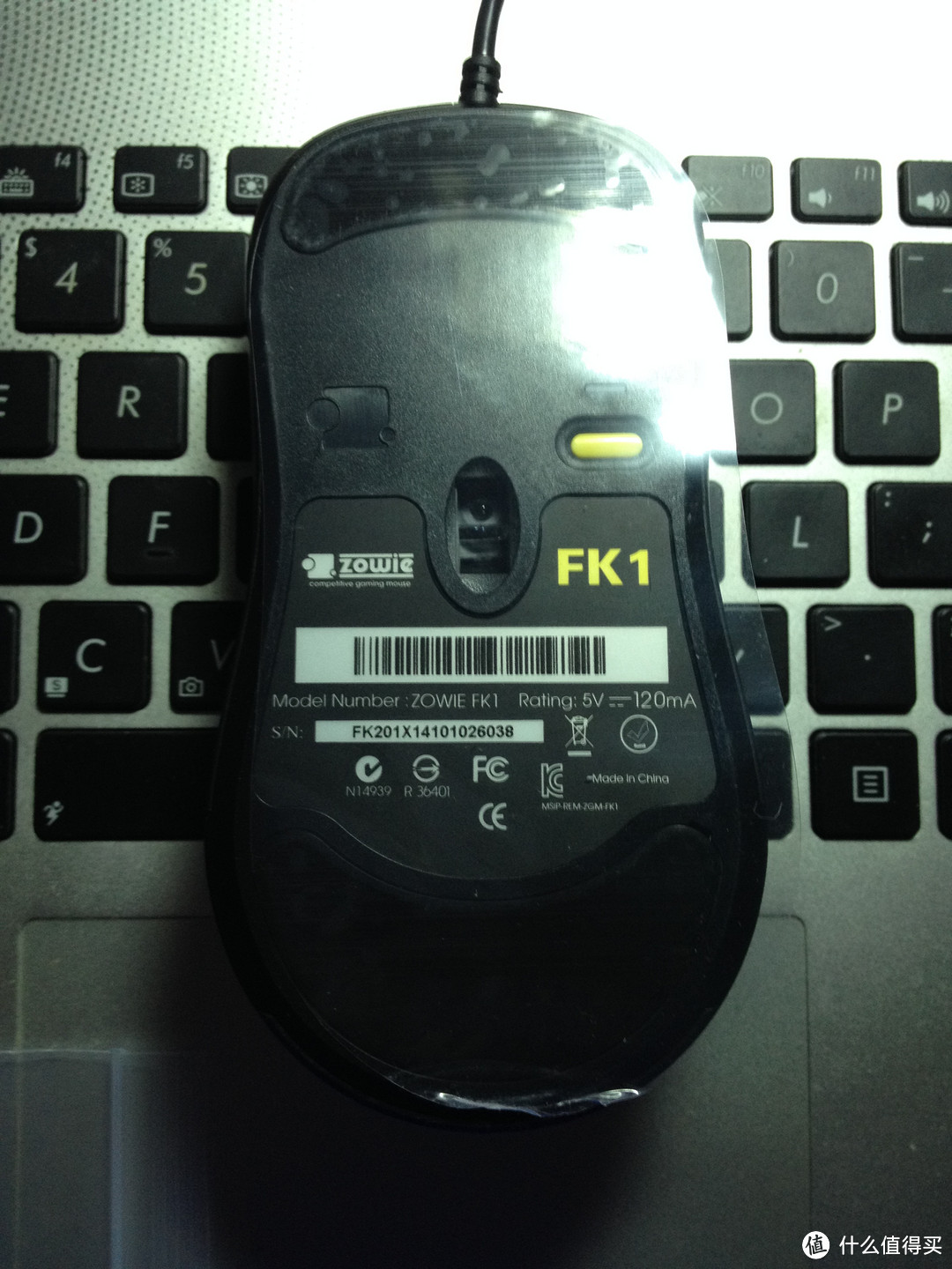 大手抓握神鼠：卓威 ZOWIE FK1 电竞游戏专用鼠标