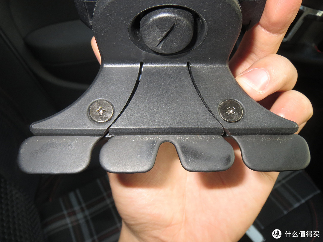 “史上最佳”车载手机支架：Mountek nGroove Universal CD Slot Mount