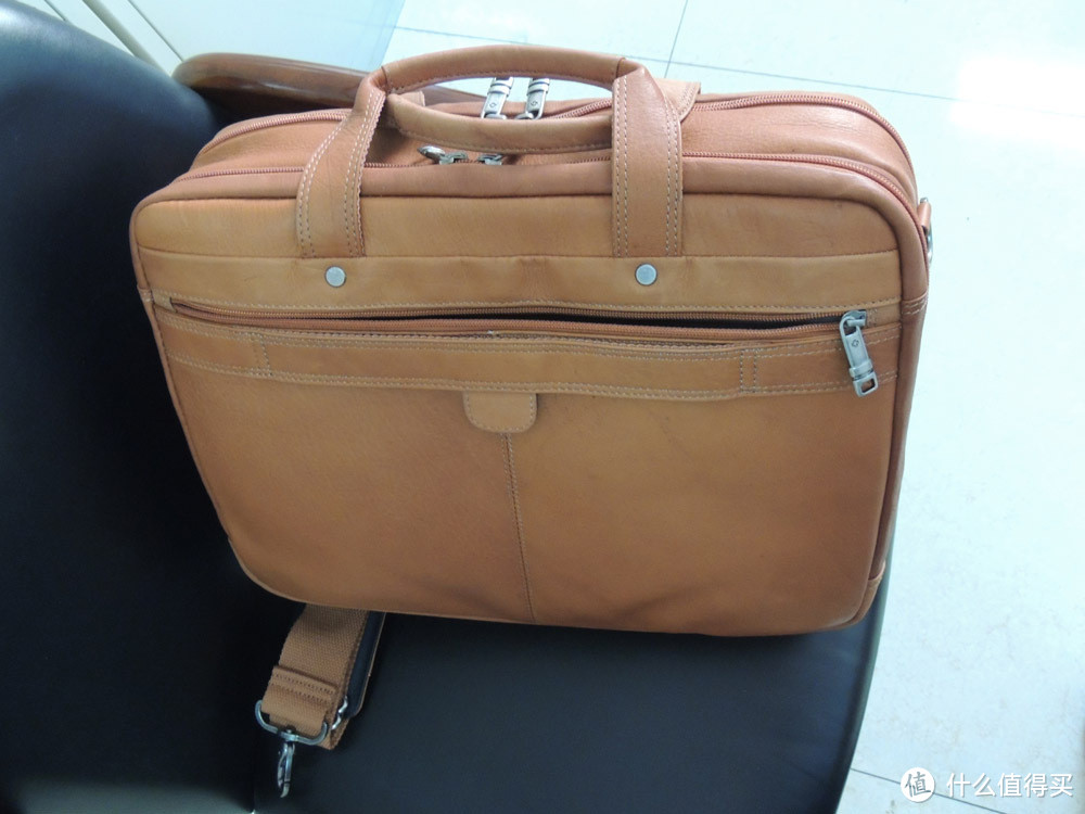 Samsonite 新秀丽 colombian leather toploader公文包 — 容量确实大，可悲催的买错了颜色