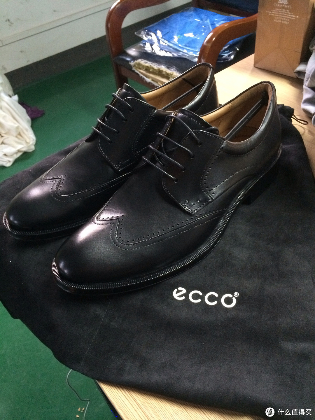 ECCO 爱步 赫尔辛基 050104  与 堪培拉 621504 两款男鞋的简单对比
