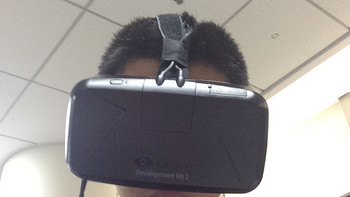 Oculus Rift DK2 — 虚拟现实设备，头戴显示器