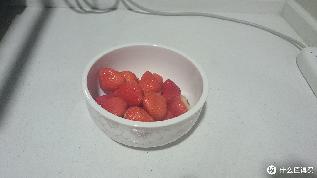 草莓大作战，同时满足吃货和外貌协会：卡仕达酱草莓派 & 奶油草莓卷 & 糖腌草莓