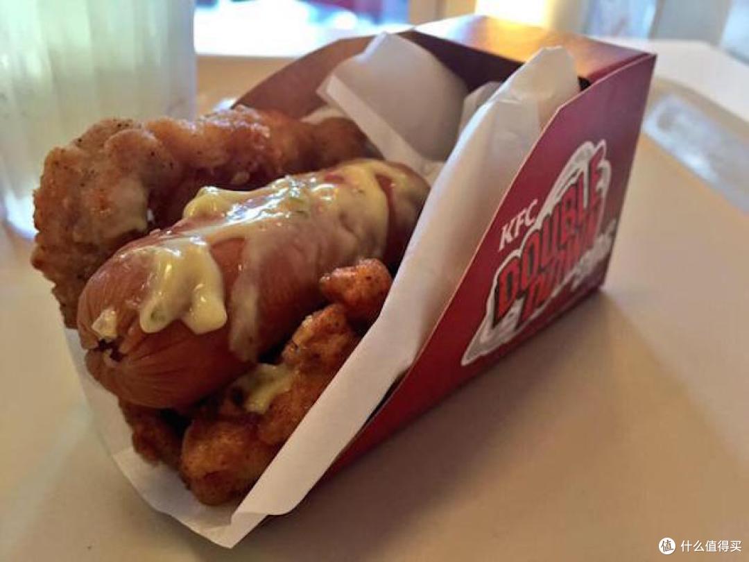 这卖相真是醉了!KFC 肯德基 菲律宾推出邪恶新品 Double Down 双降热狗