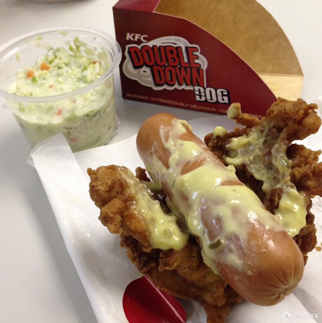 这卖相真是醉了!KFC 肯德基 菲律宾推出邪恶新品 Double Down 双降热狗