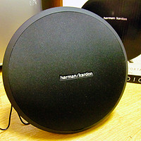 AQUOS CRYSTAL的赠品：Harman Kardon 哈曼卡顿 Onyx 音箱