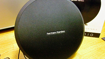 AQUOS CRYSTAL的赠品：Harman Kardon 哈曼卡顿 Onyx 音箱