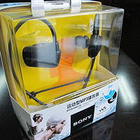 索尼 NWZ-W273S 防水运动MP3播放器外观展示(按键|充电器|硅胶套)