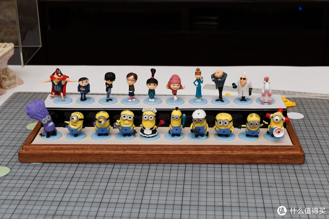 童心未泯：小黄人套装(Despicable Me 20 Piece Minion Figures Set ) + 定制收纳地台