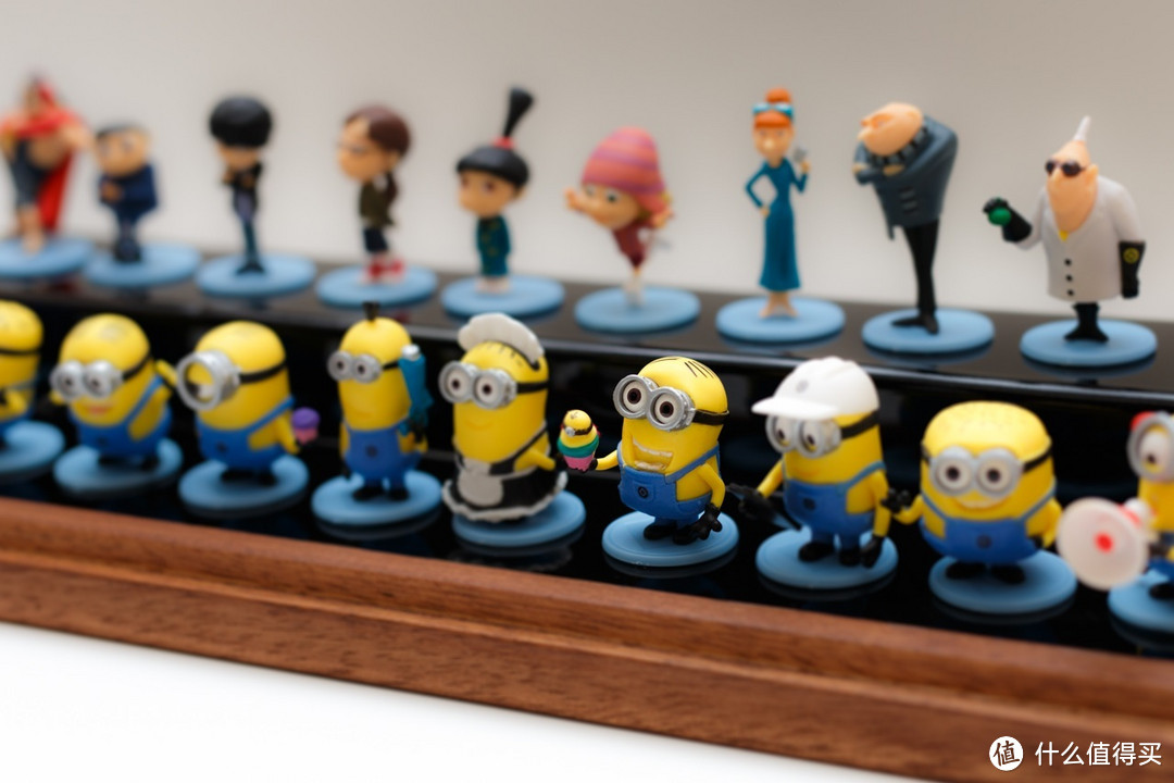 童心未泯：小黄人套装(Despicable Me 20 Piece Minion Figures Set ) + 定制收纳地台