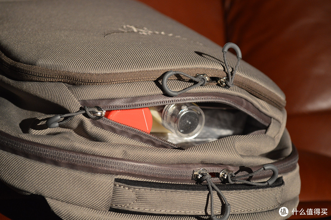 Osprey Packs Cyber Port Daypack 双肩背包，为什么受伤滴中四我